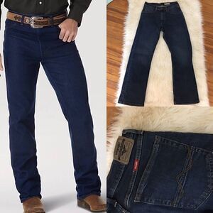 Wrangle Bootcut Stretch dark wash denim!